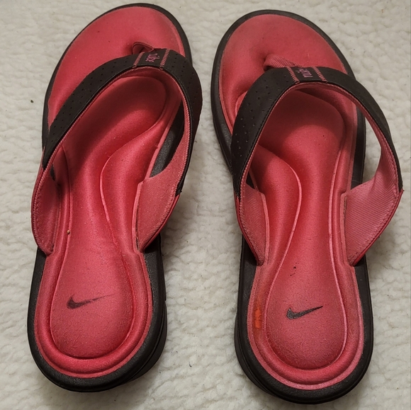 Nike Comfort Cushioned Footbed Womens Size 11 Black Pin Flip Flop Thong Sandals - Picture 2 of 6